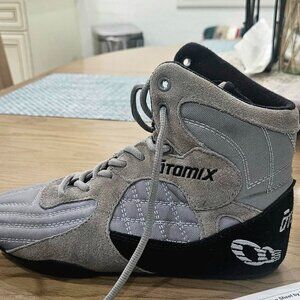 Otomix Hi-Top Training/Workout/Wrestling Shoes Women's Size 8.5 In Gray Lace-Up